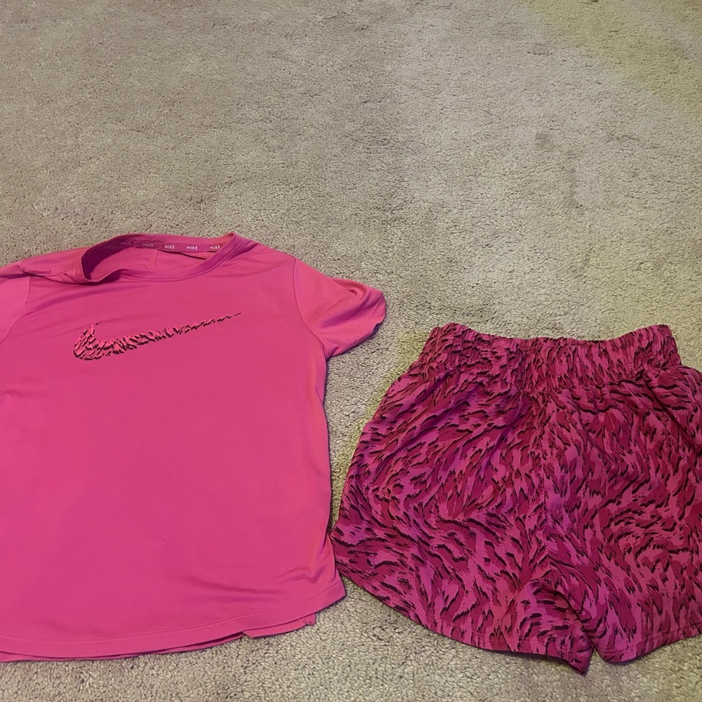 Nike Dri-FIT Magenta Activewear Set